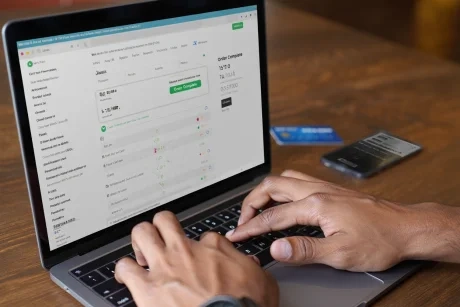 Person confidently browsing a compliant Australian online vape store on their laptop.